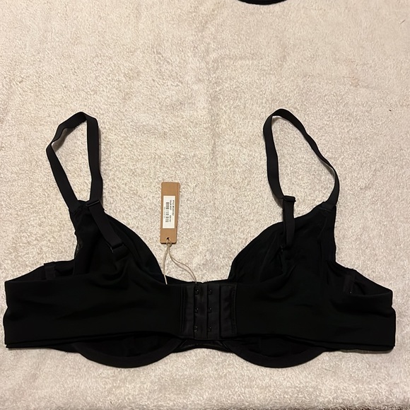 SKIMS Black Bra - Picture 2 of 3